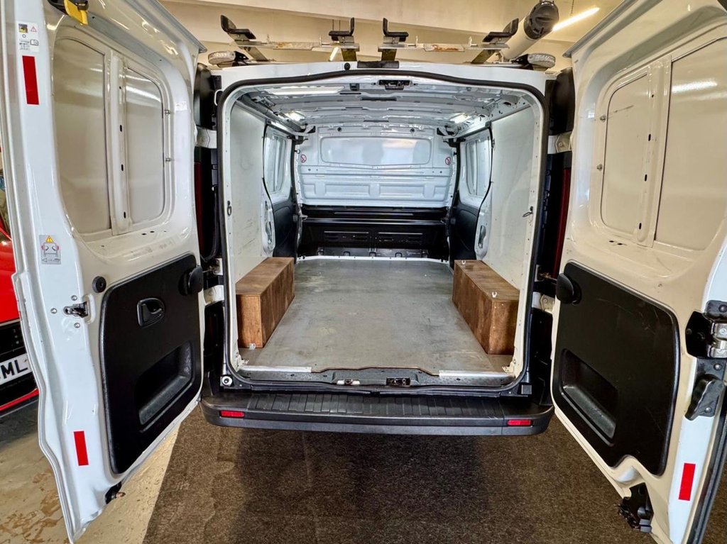 Used Vauxhall Vivaro 2015 for sale - 78140733: Photo 14