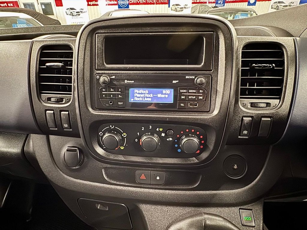 Used Vauxhall Vivaro 2015 for sale - 78140733: Photo 9