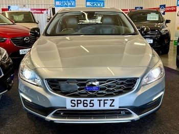 Used Volvo V60 2015 for sale - 79587322: Photo