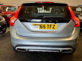 Used Volvo V60 2015 for sale - 79587322: Photo