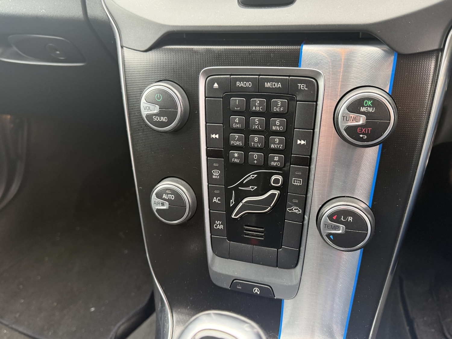 Used Volvo V40 2015 for sale - 77792826: Photo 11