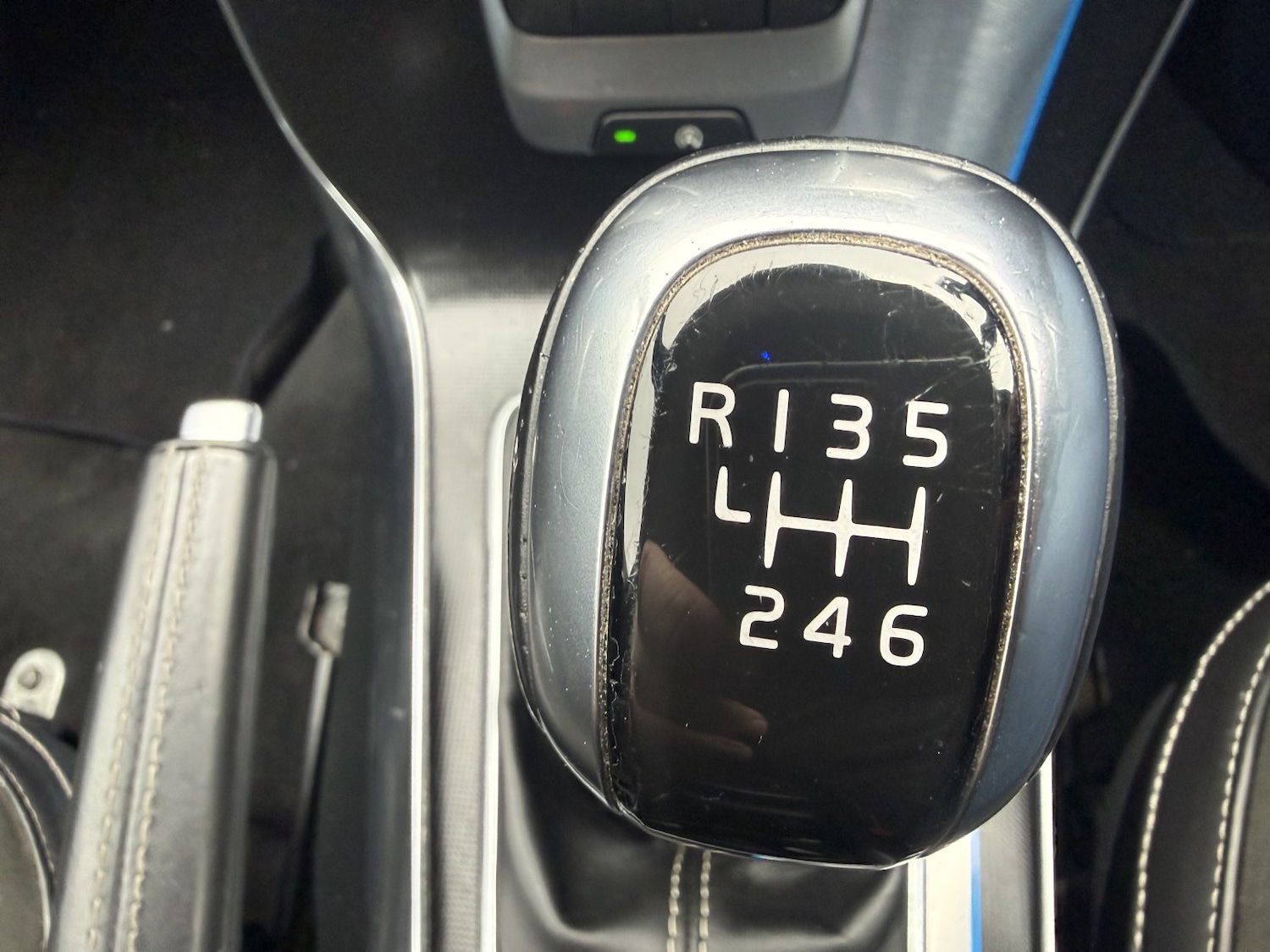 Used Volvo V40 2015 for sale - 77792826: Photo 28