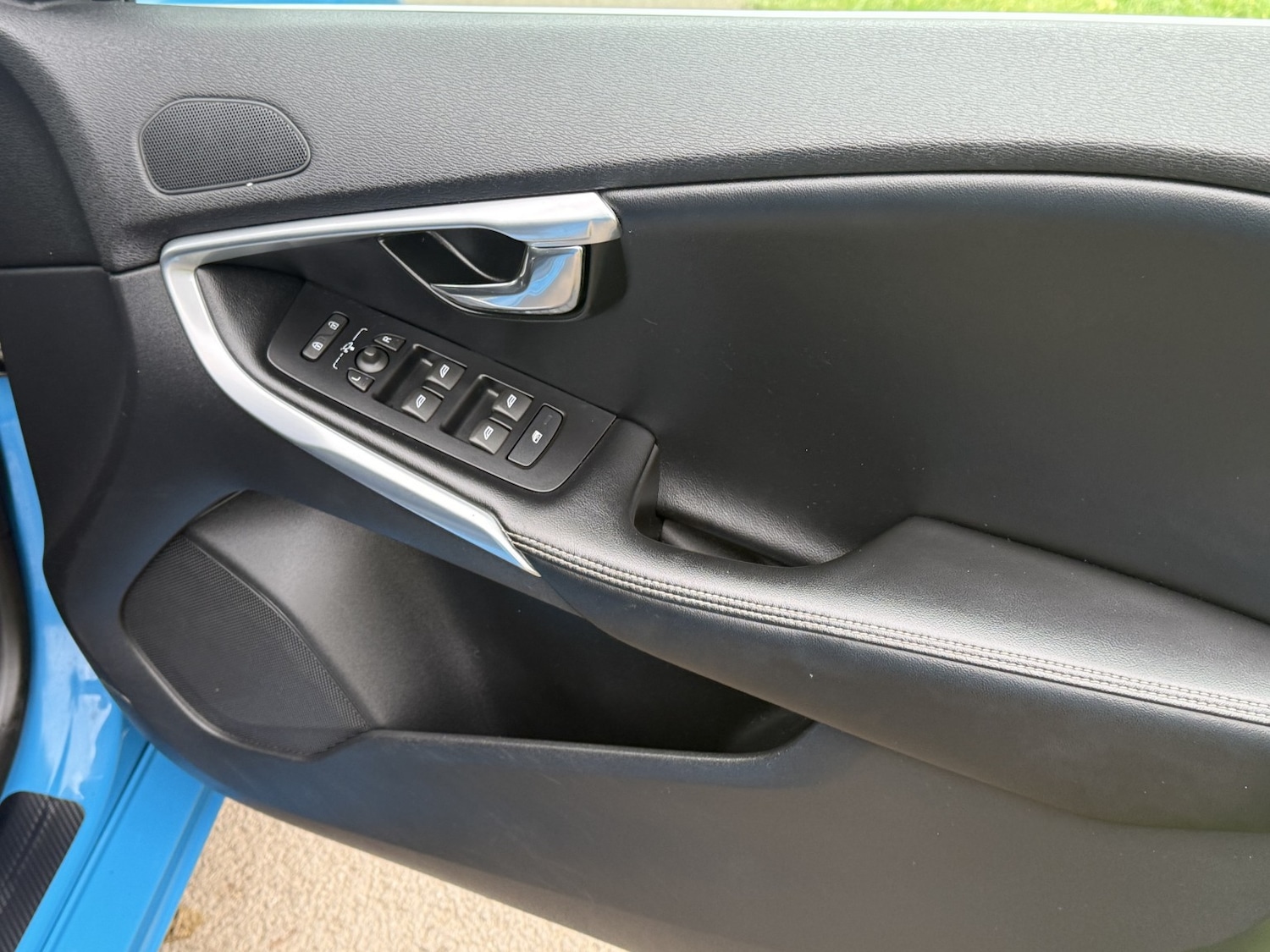 Used Volvo V40 2015 for sale - 77792826: Photo 30