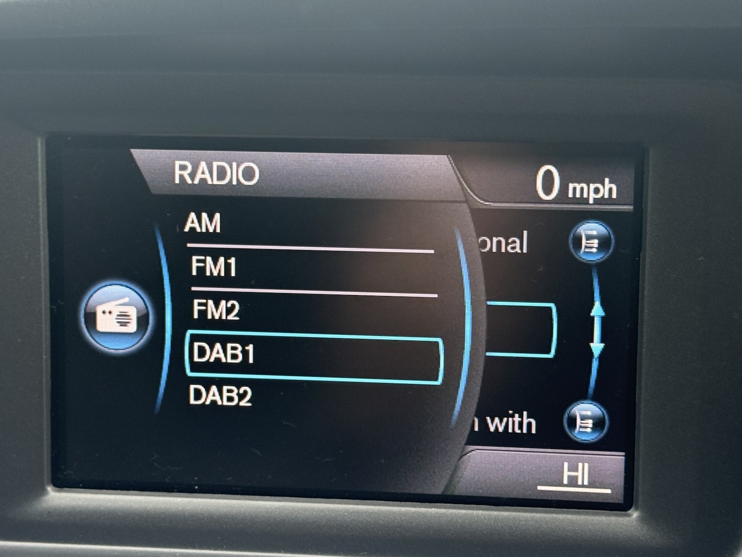 Used Volvo V40 2015 for sale - 77792826: Photo 5