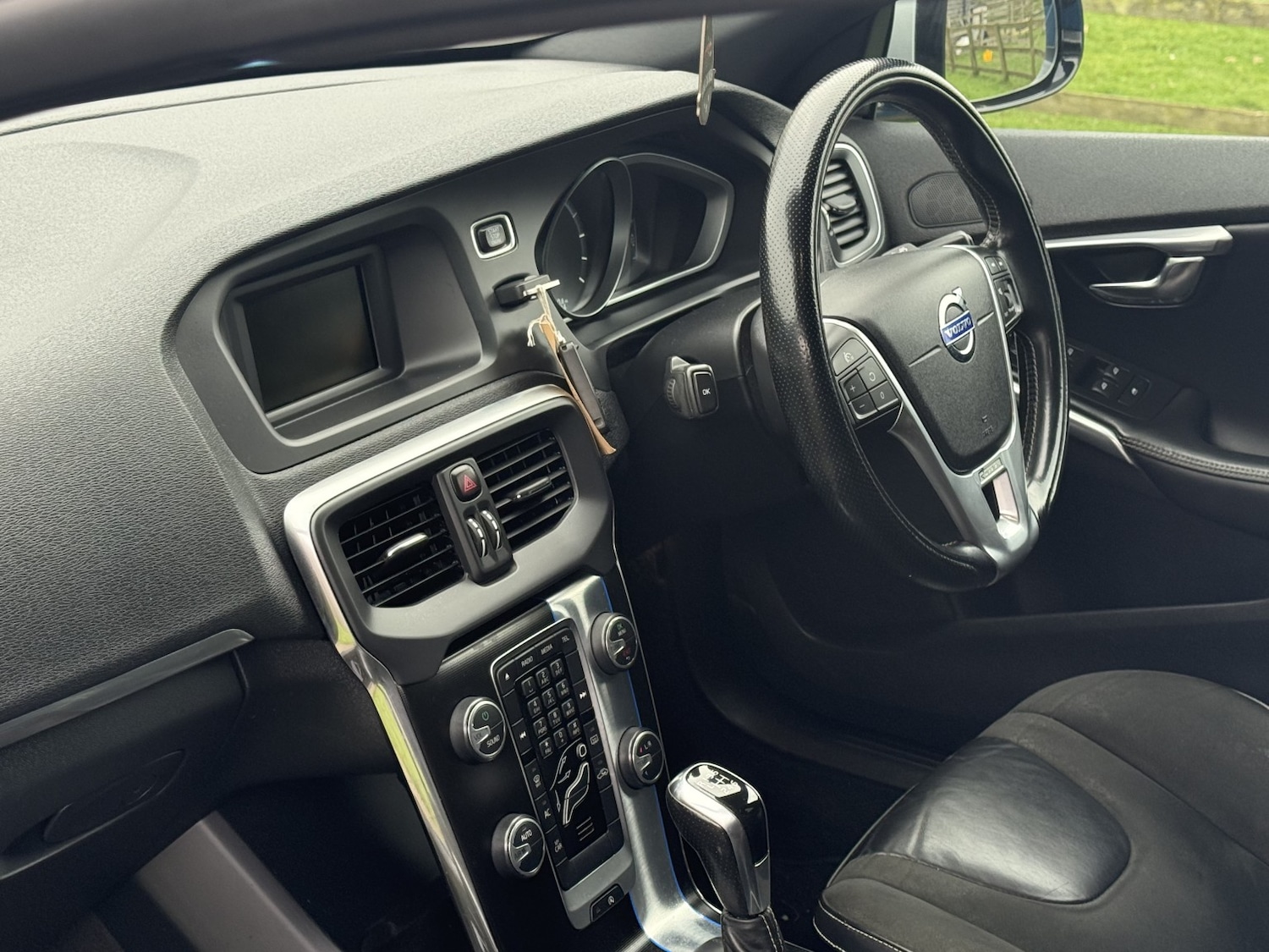 Used Volvo V40 2015 for sale - 77792826: Photo 9