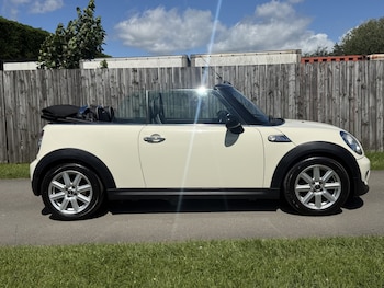 Used MINI Convertible 2011 for sale - 79335629: Photo