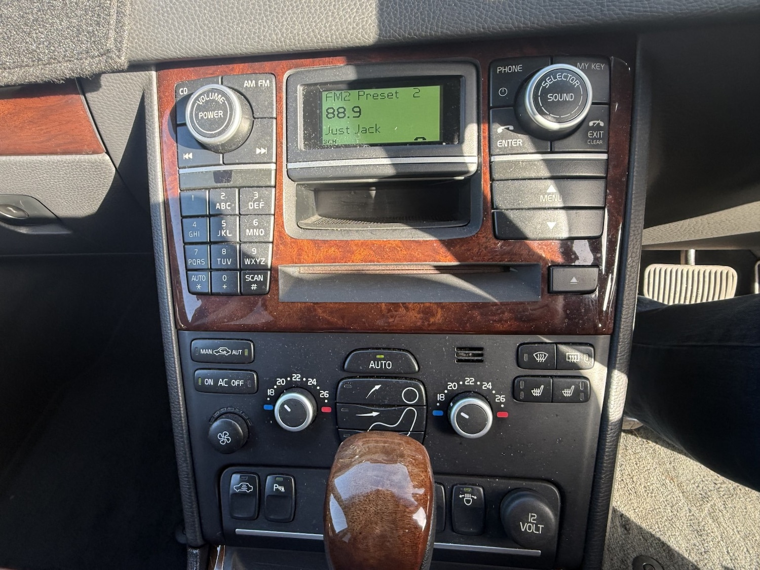 Used Volvo XC90 2010 for sale - 78045539: Photo 15