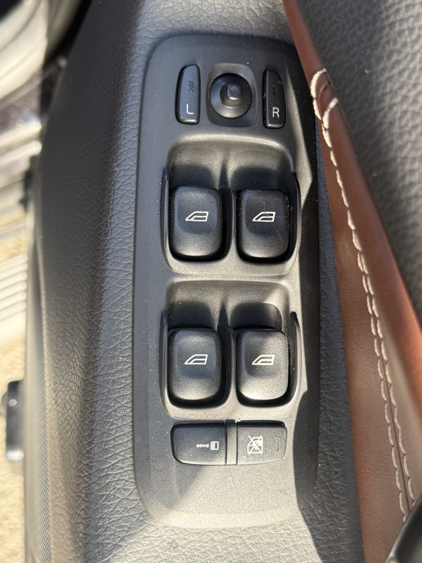 Used Volvo XC90 2010 for sale - 78045539: Photo 45