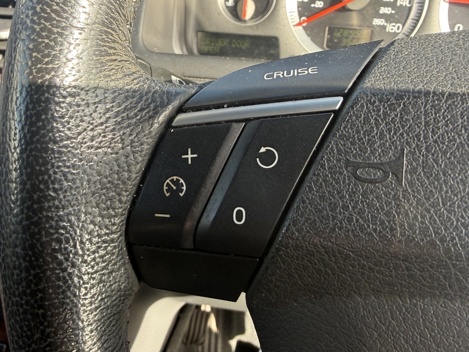 Used Volvo XC90 2010 for sale - 78045539: Photo 50