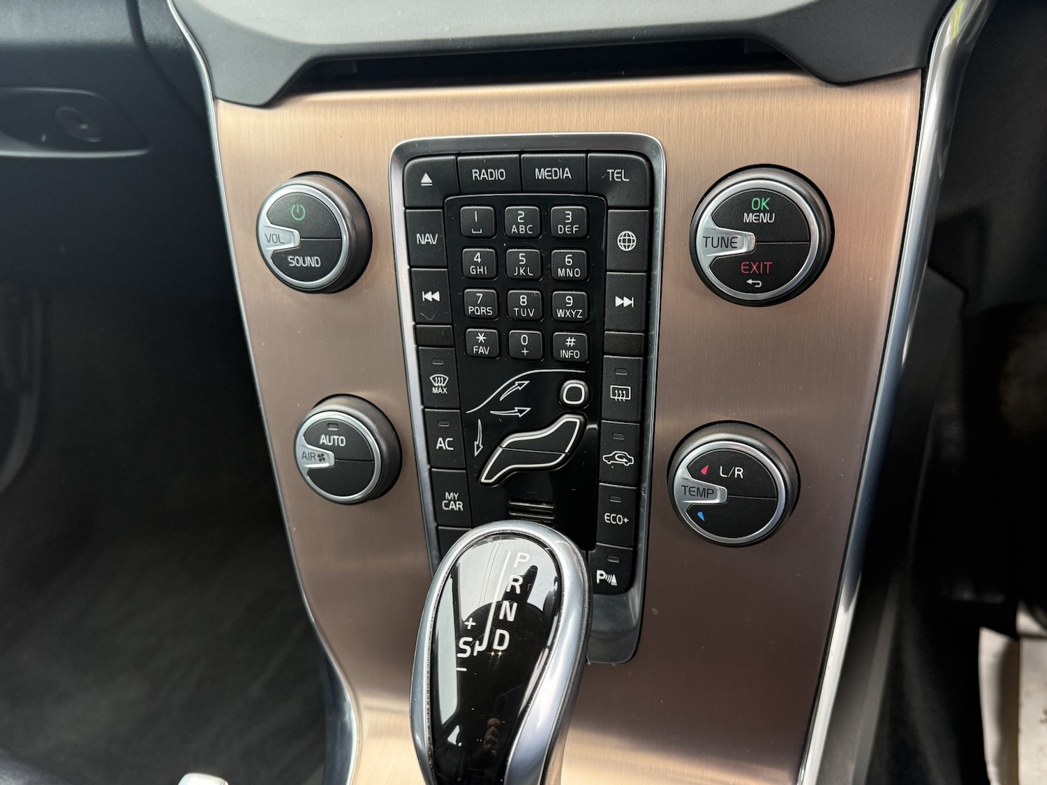 Used Volvo V40 2015 for sale - 77438417: Photo 19