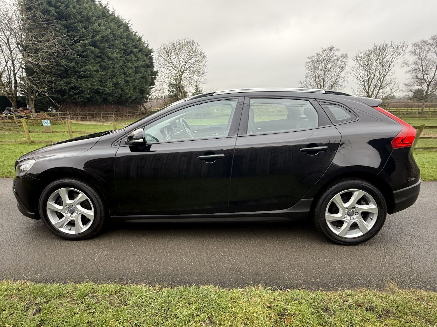 Used Volvo V40 2015 for sale - 77438417: Photo 24