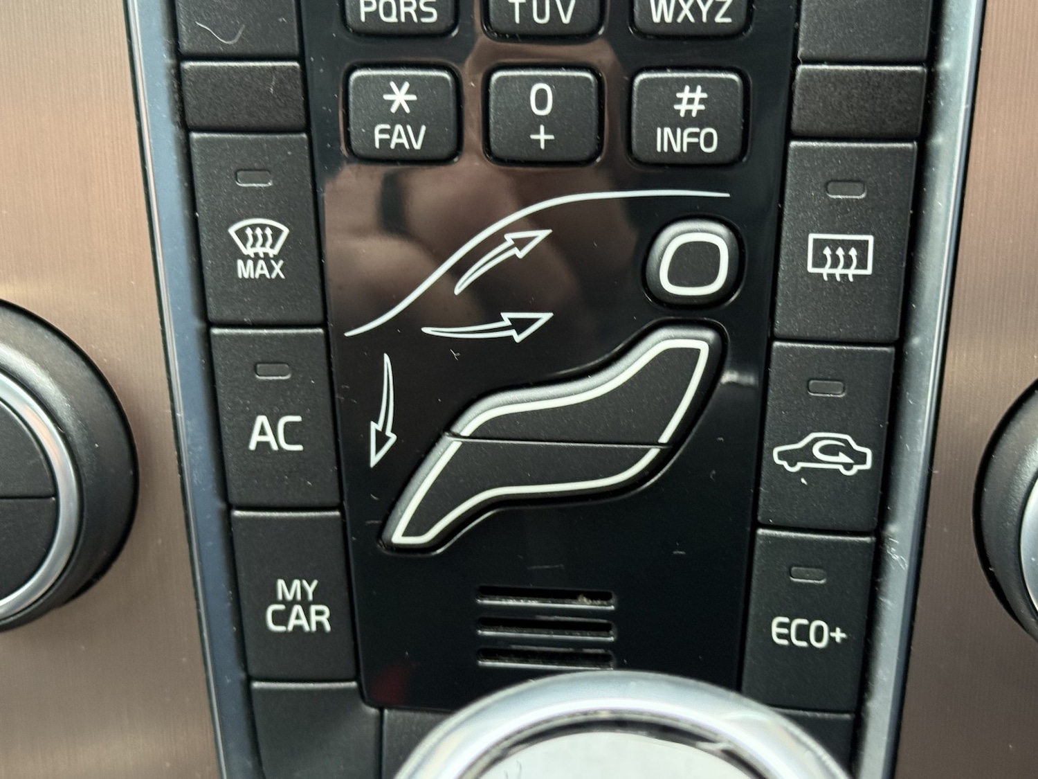 Used Volvo V40 2015 for sale - 77438417: Photo 25