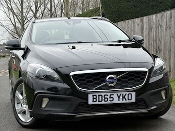 Used Volvo V40 2015 for sale - 77438417: Photo