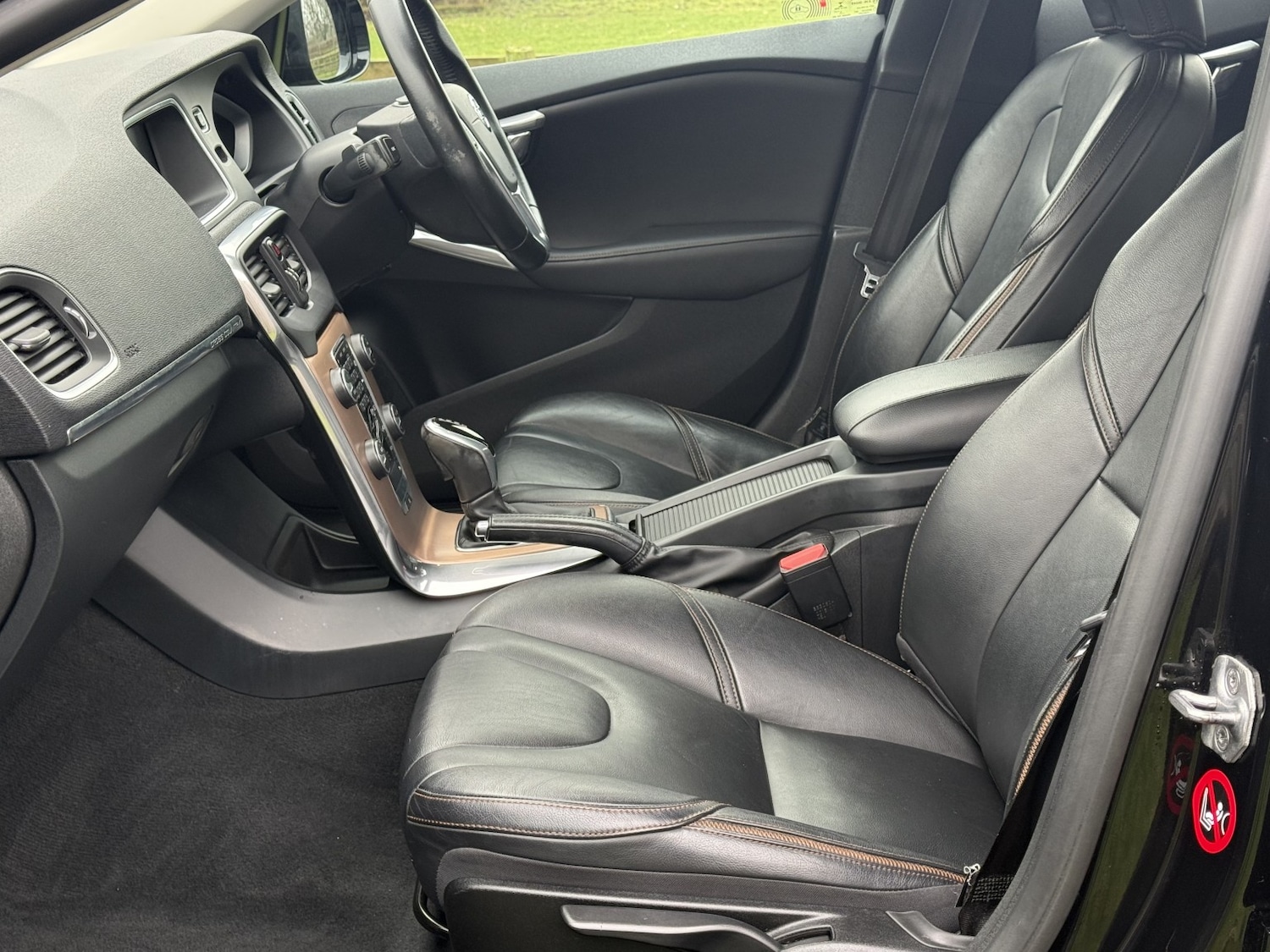 Used Volvo V40 2015 for sale - 77438417: Photo 3