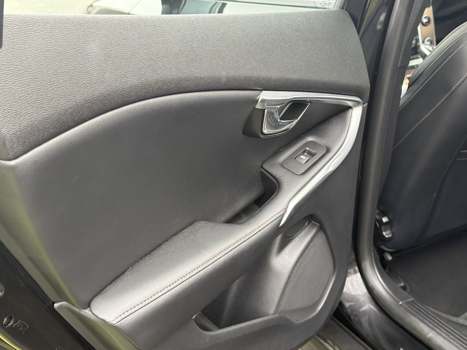 Used Volvo V40 2015 for sale - 77438417: Photo 32