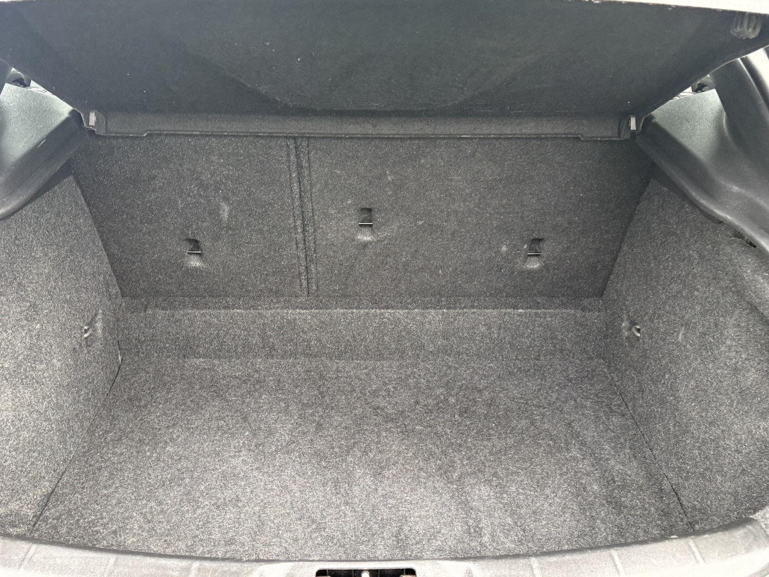 Used Volvo V40 2015 for sale - 77438417: Photo 35