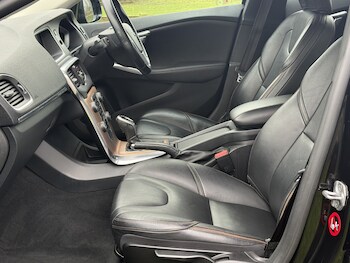 Used Volvo V40 2015 for sale - 77438417: Photo