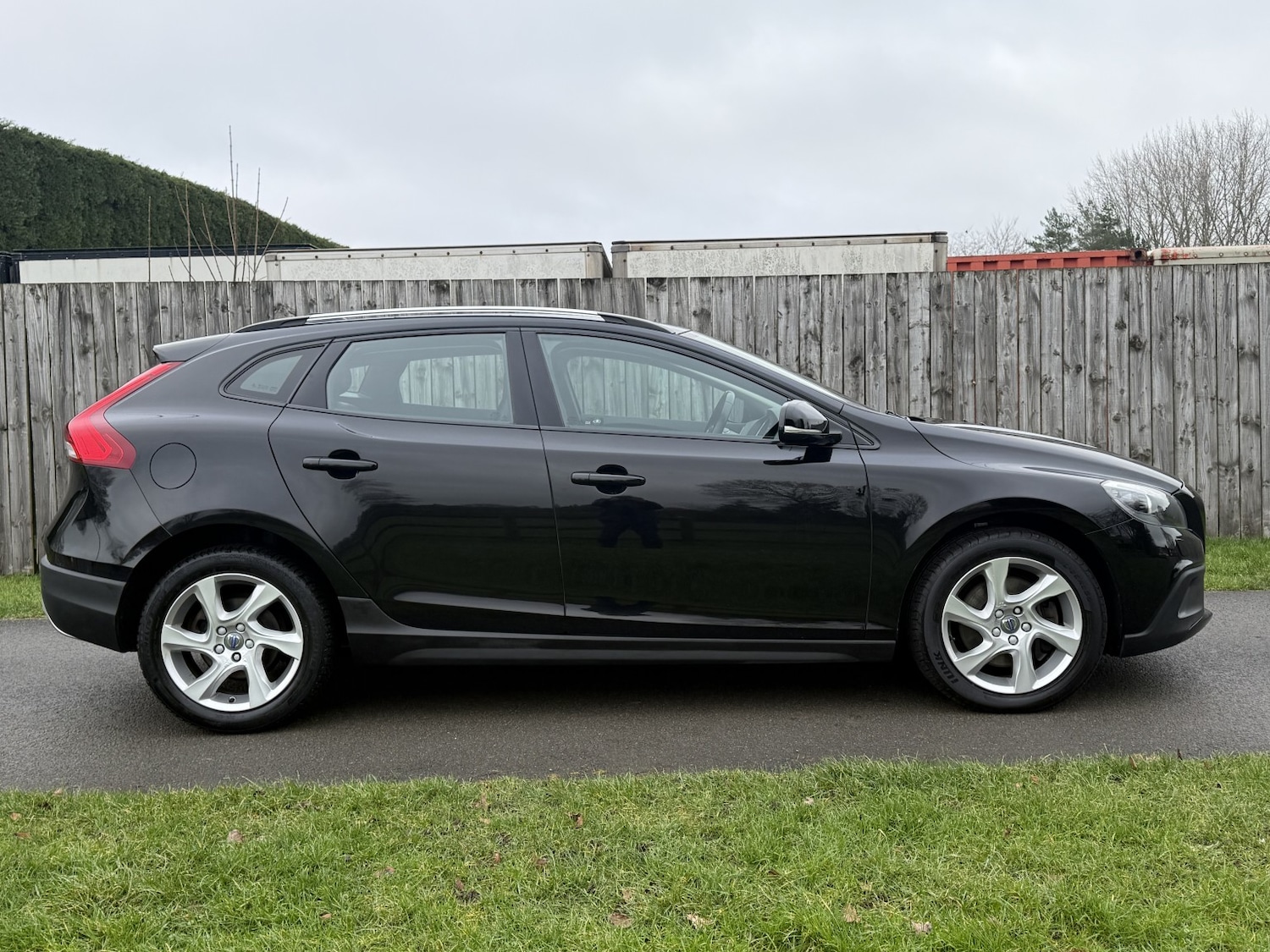 Used Volvo V40 2015 for sale - 77438417: Photo 8