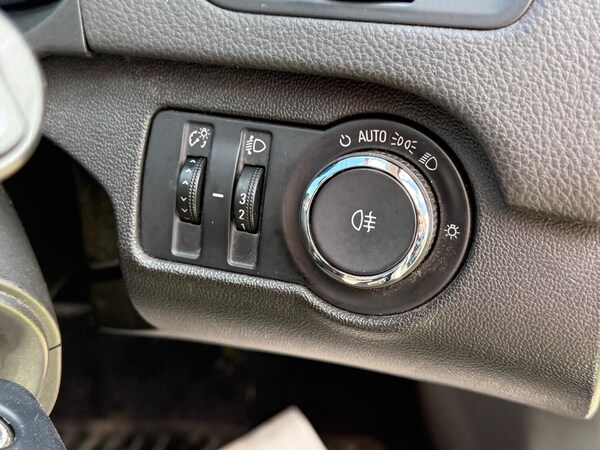 Used Vauxhall Insignia 2011 for sale - 76098760: Photo 24