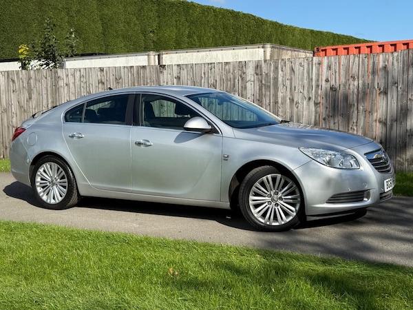 Used Vauxhall Insignia 2011 for sale - 76098760: Photo 2