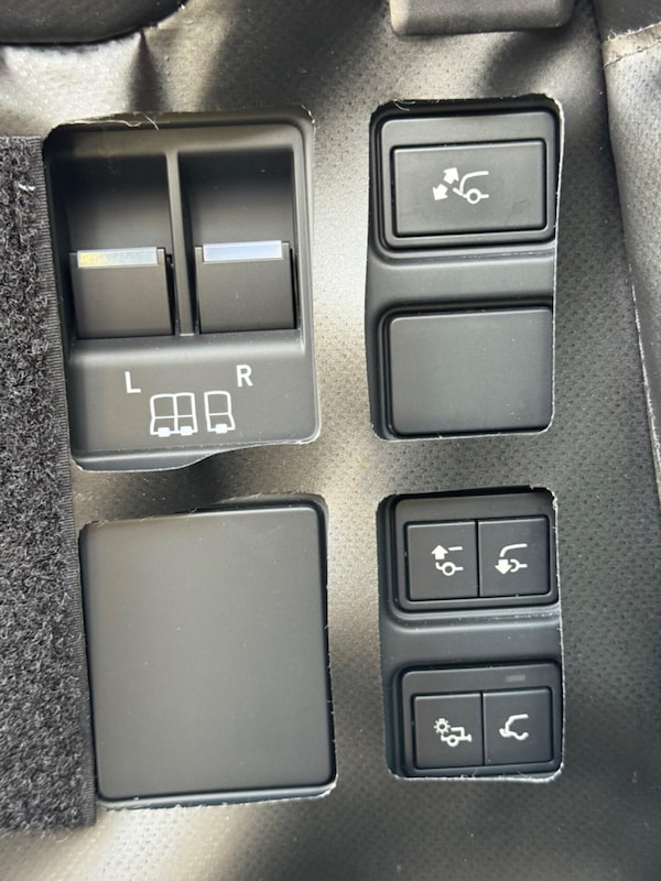 Used Land Rover Discovery 2023 for sale - 75539072: Photo 17