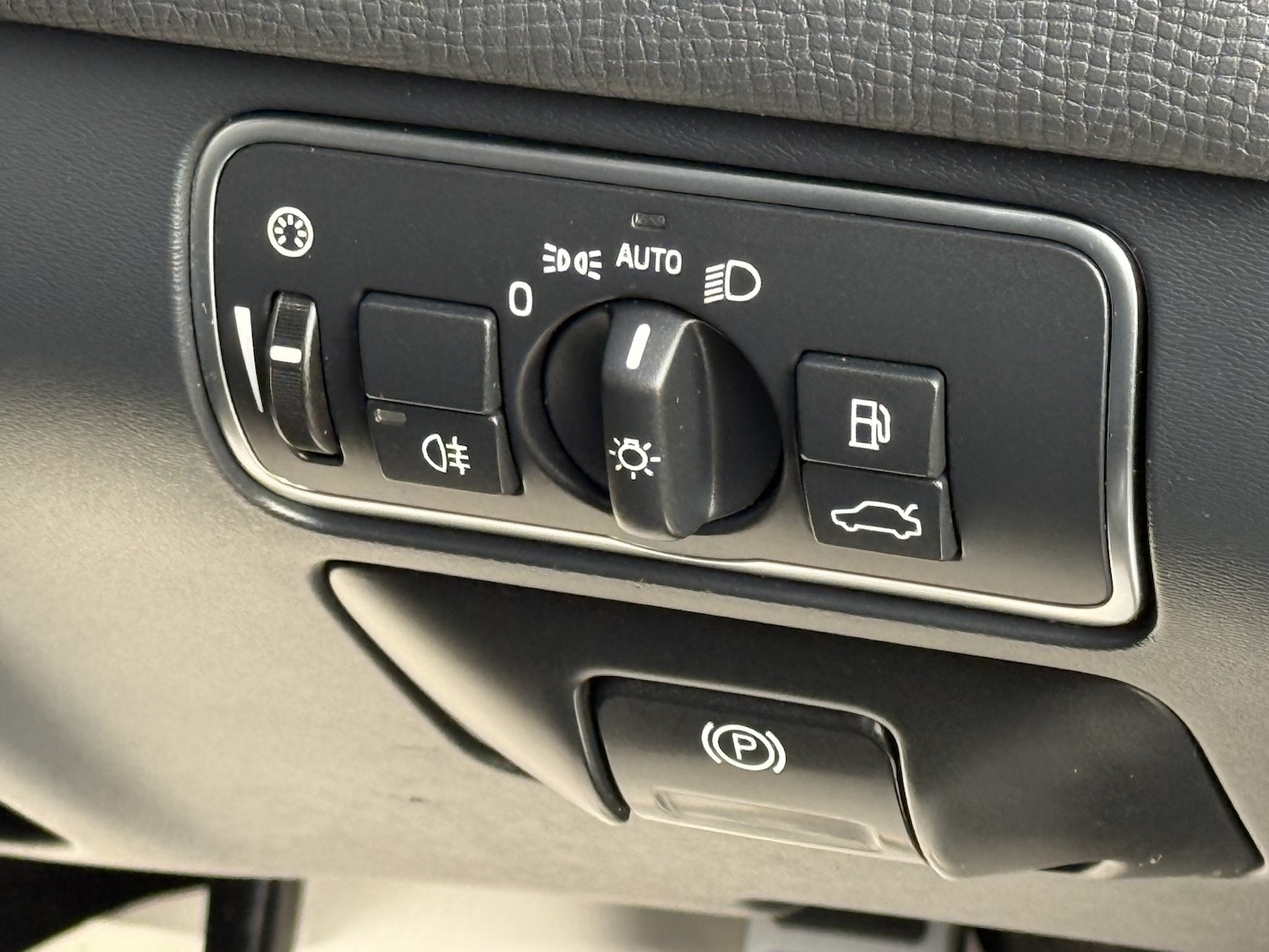 Used Volvo XC60 2015 for sale - 78077844: Photo 17