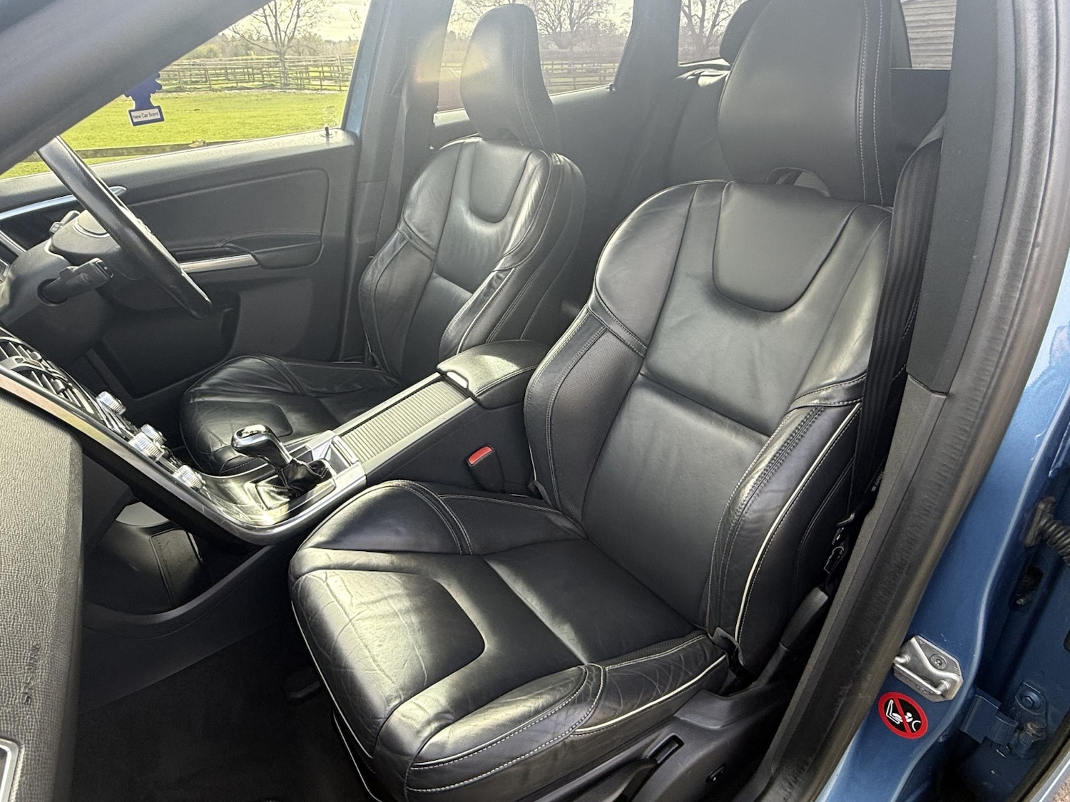 Used Volvo XC60 2015 for sale - 78077844: Photo 3