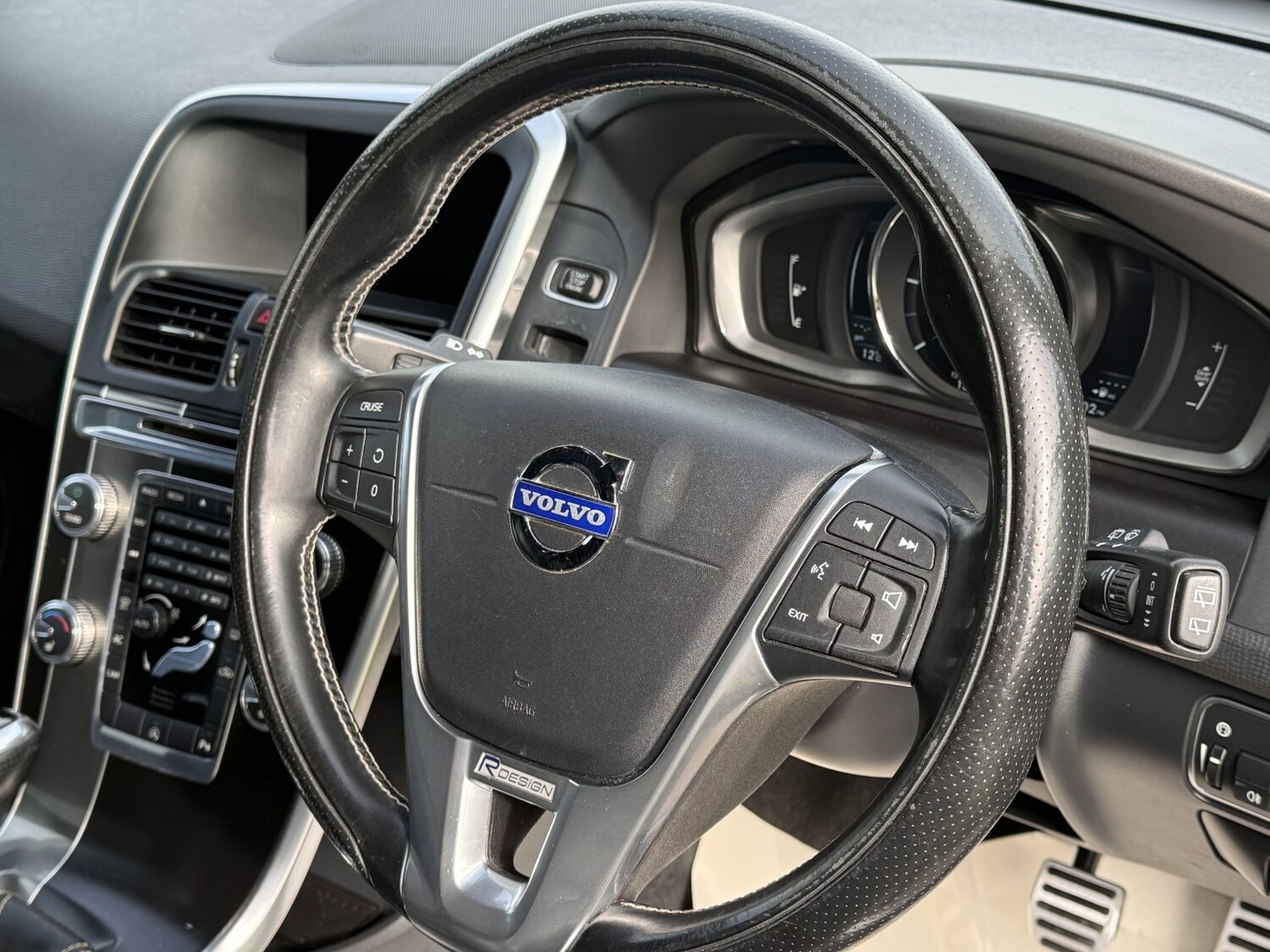 Used Volvo XC60 2015 for sale - 78077844: Photo 30