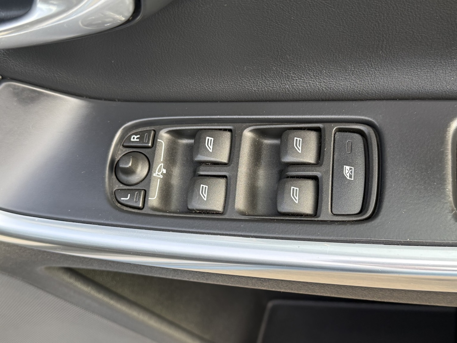 Used Volvo XC60 2015 for sale - 78077844: Photo 39