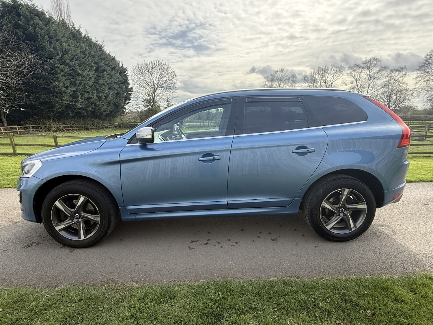 Used Volvo XC60 2015 for sale - 78077844: Photo 4