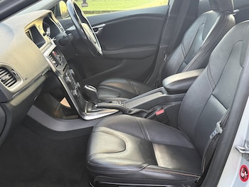 Used Volvo V40 Cross Country 2014 for sale - 76951040: Photo