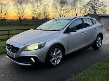 Used Volvo V40 Cross Country 2014 for sale - 76951040: Photo