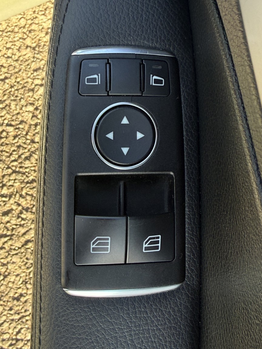 Used Mercedes-Benz SLK 2013 for sale - 77357301: Photo 49