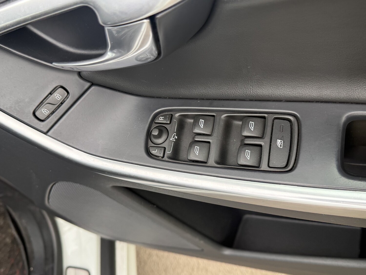 Used Volvo XC60 2016 for sale - 77792825: Photo 30