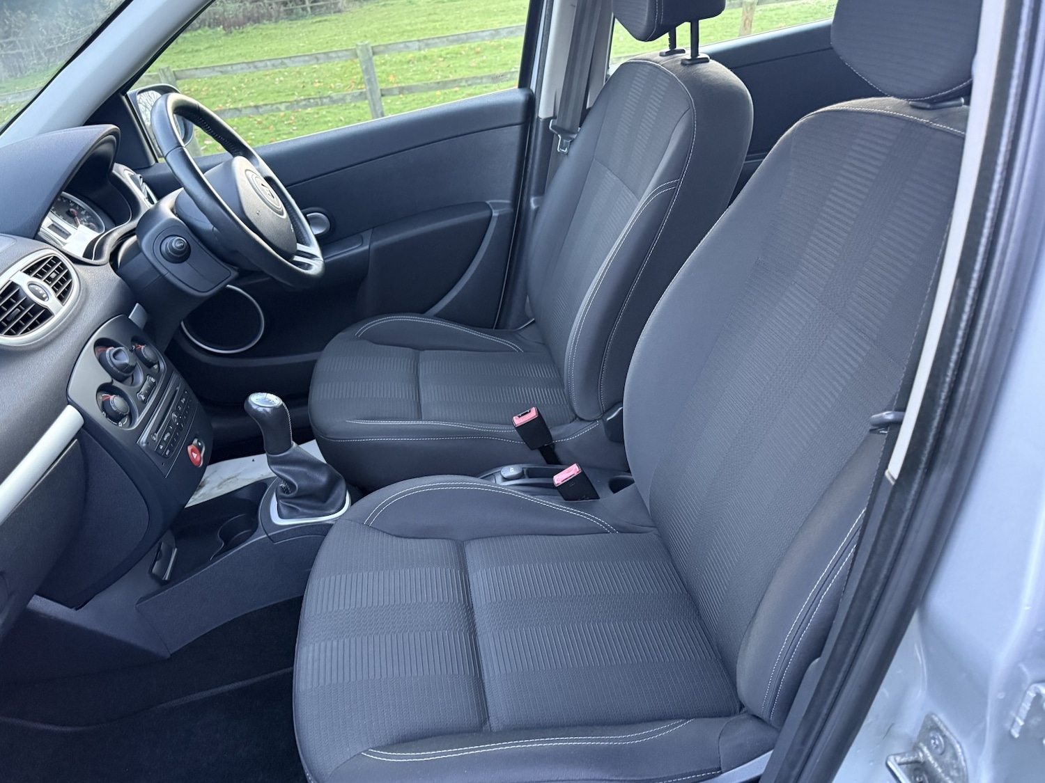 Used Renault Clio 2009 for sale - 76699231: Photo 17