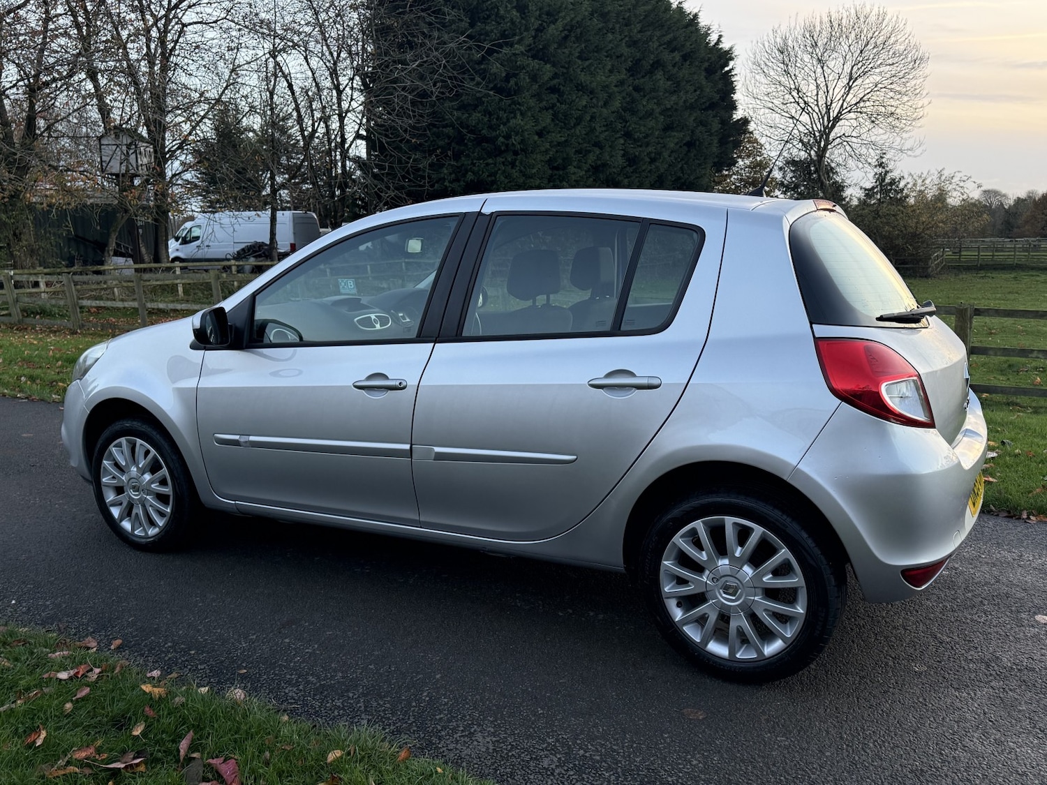 Used Renault Clio 2009 for sale - 76699231: Photo 18