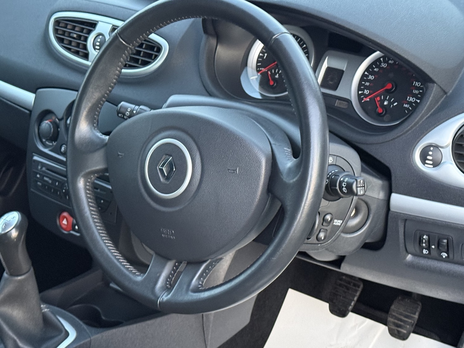 Used Renault Clio 2009 for sale - 76699231: Photo 19