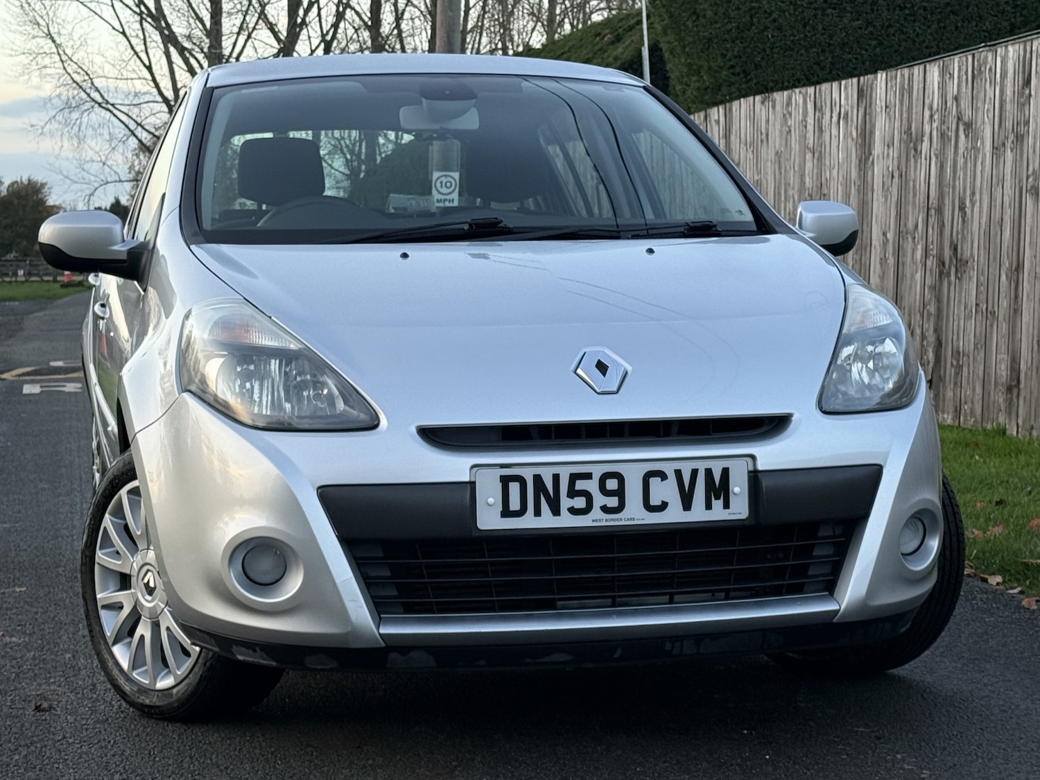 Used Renault Clio 2009 for sale - 76699231: Photo 2