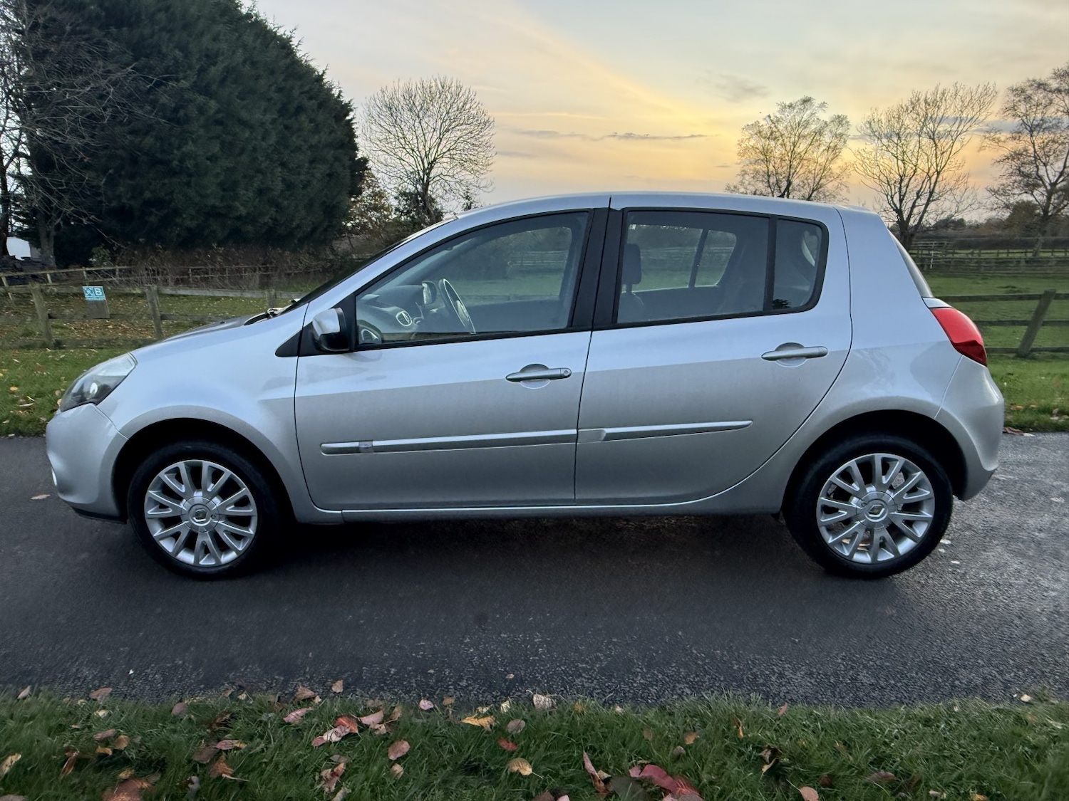 Used Renault Clio 2009 for sale - 76699231: Photo 20