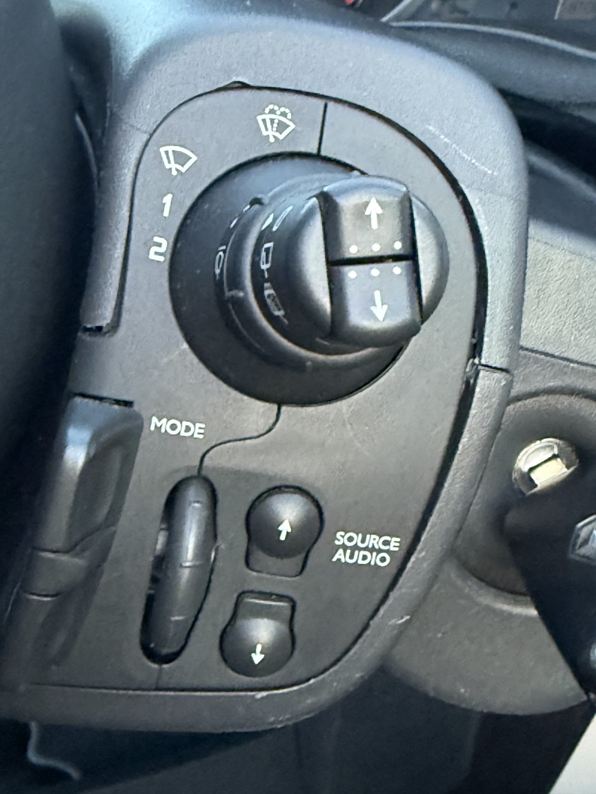 Used Renault Clio 2009 for sale - 76699231: Photo 25