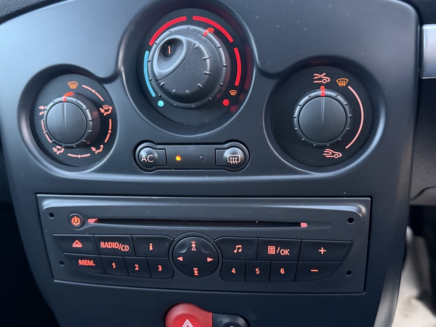 Used Renault Clio 2009 for sale - 76699231: Photo 5