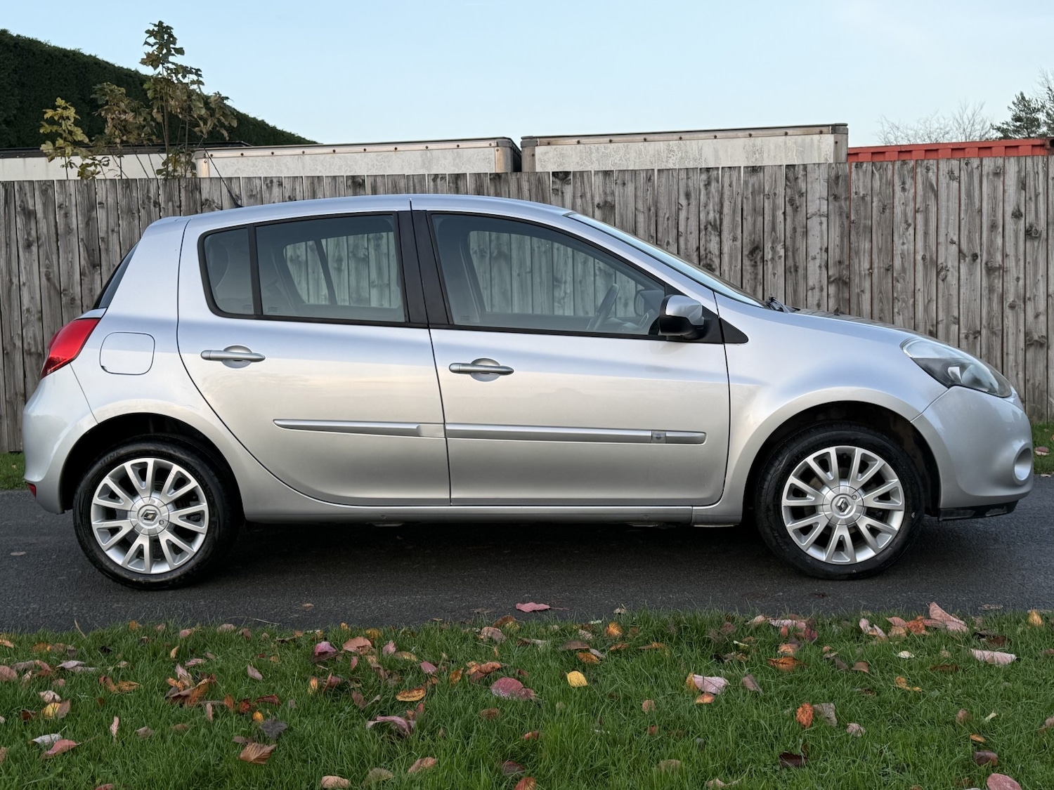 Used Renault Clio 2009 for sale - 76699231: Photo 6