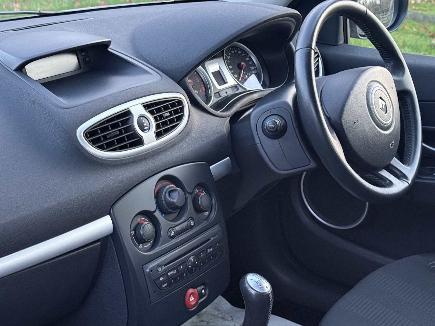 Used Renault Clio 2009 for sale - 76699231: Photo 9