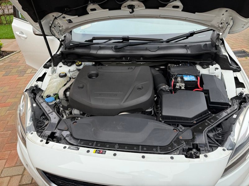 Used Volvo V40 2016 for sale - 76590246: Photo 10