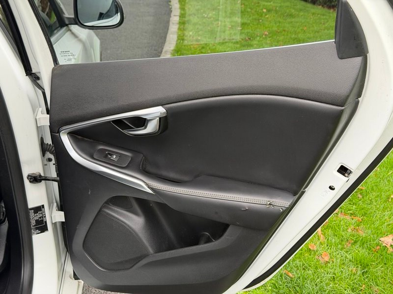 Used Volvo V40 2016 for sale - 76590246: Photo 24