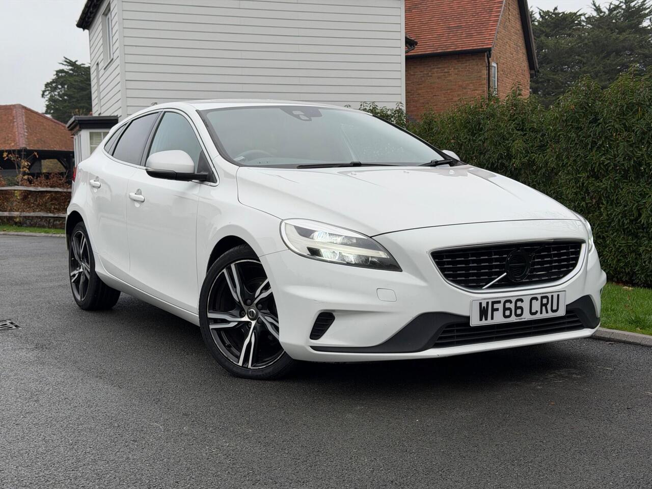 Used Volvo V40 2016 for sale - 76662673: Photo 1