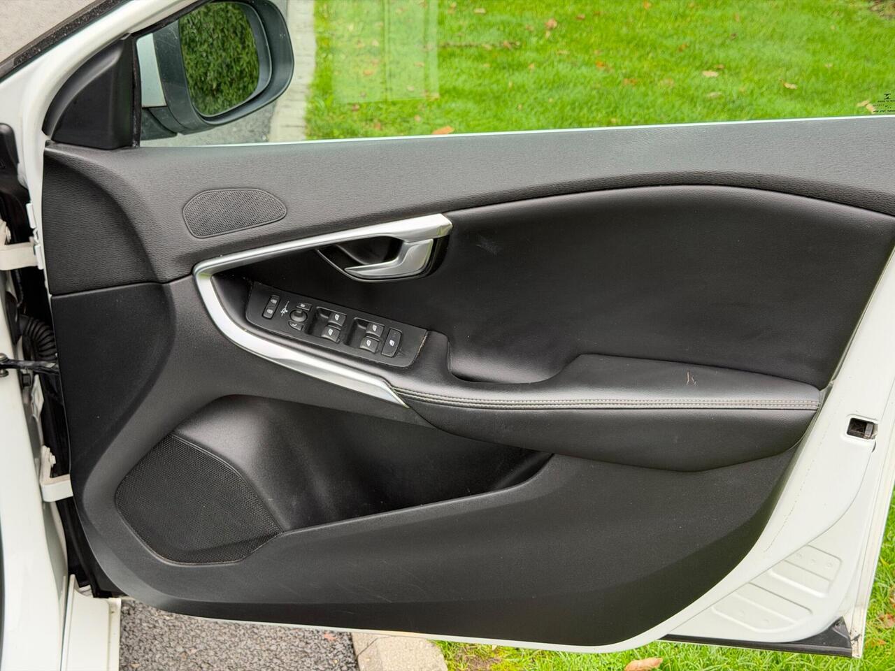 Used Volvo V40 2016 for sale - 76662673: Photo 18