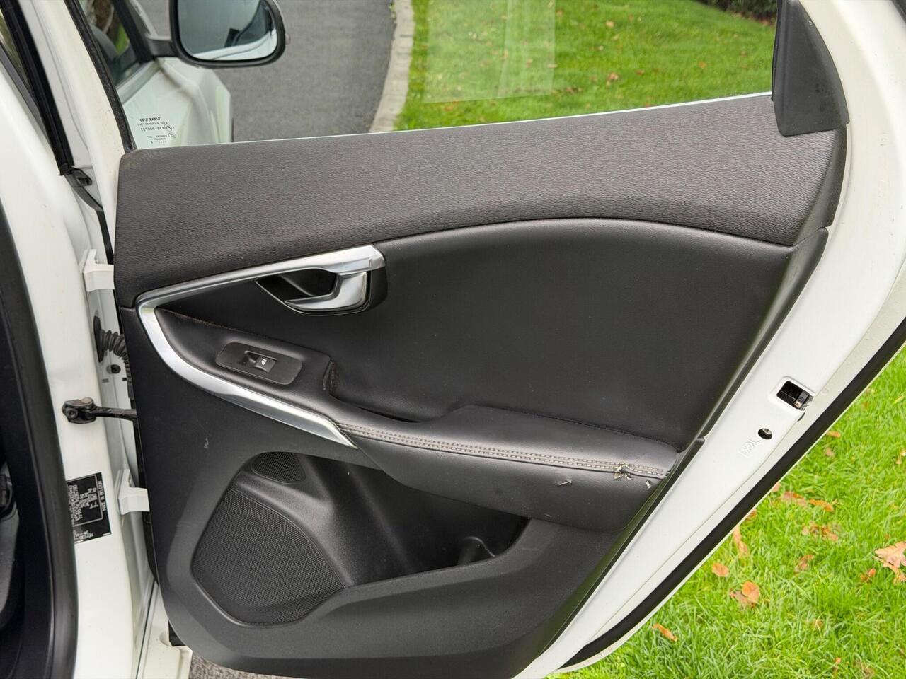 Used Volvo V40 2016 for sale - 76662673: Photo 19