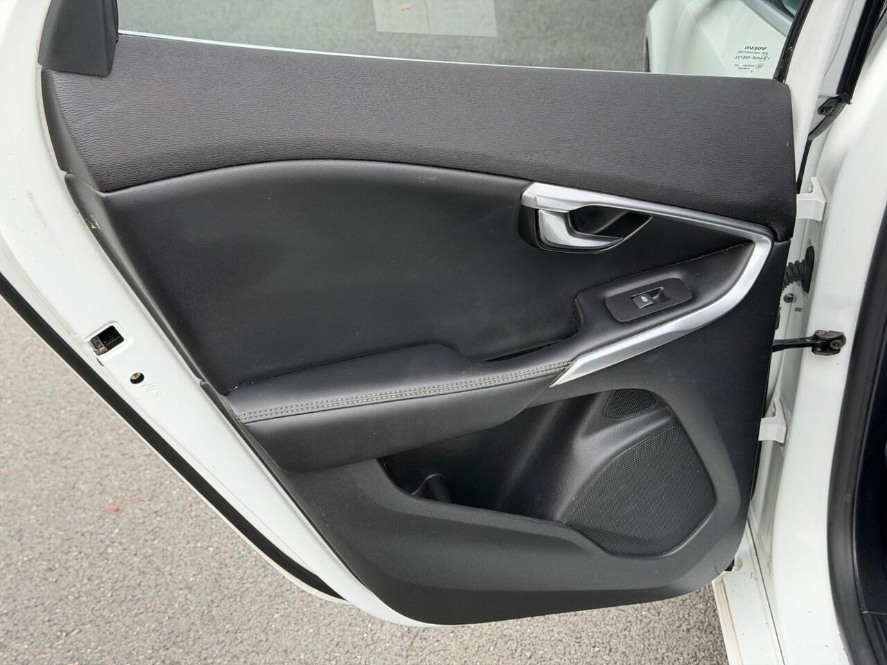 Used Volvo V40 2016 for sale - 76662673: Photo 20