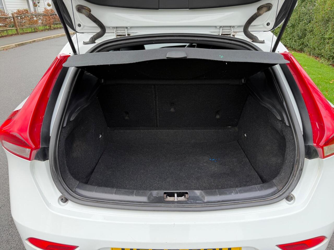 Used Volvo V40 2016 for sale - 76662673: Photo 30